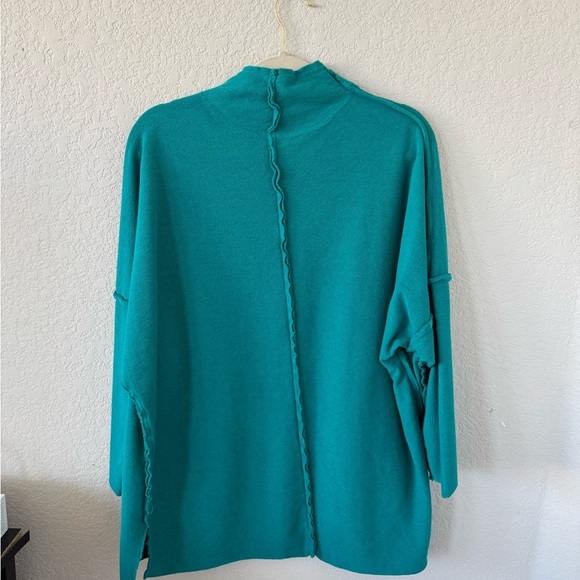 Green and Blue Cowl Neck Top with Long Sleeves - Picture 3 of 4